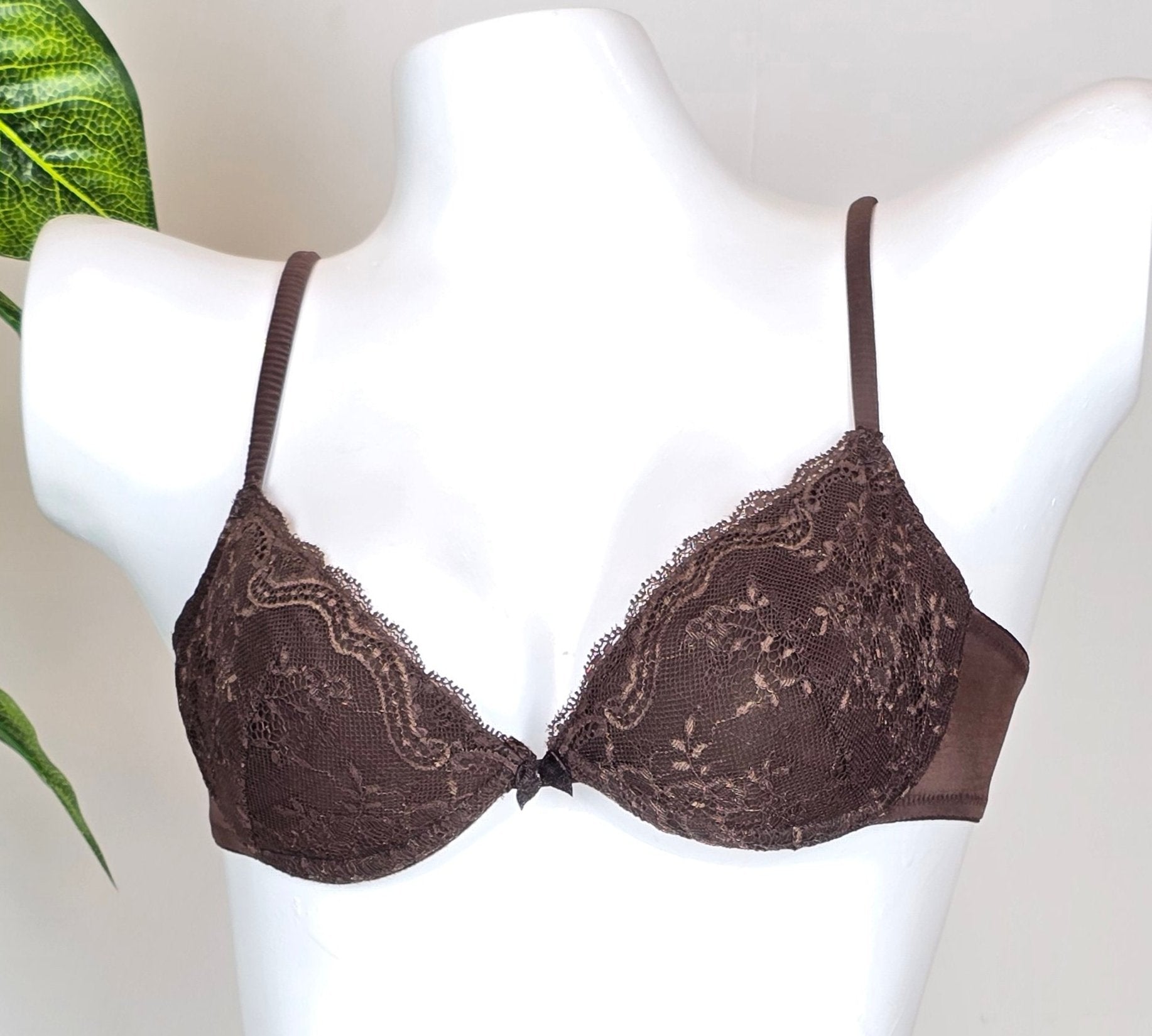 Intimissimi All-Over Laced Padded Bra