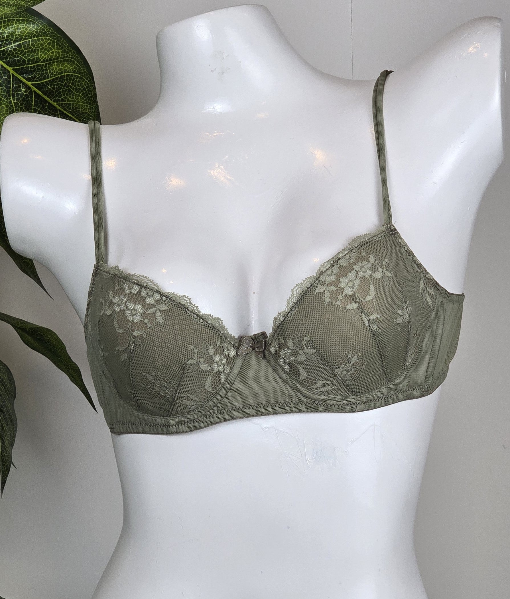 Intimissimi All-Over Laced Padded Bra