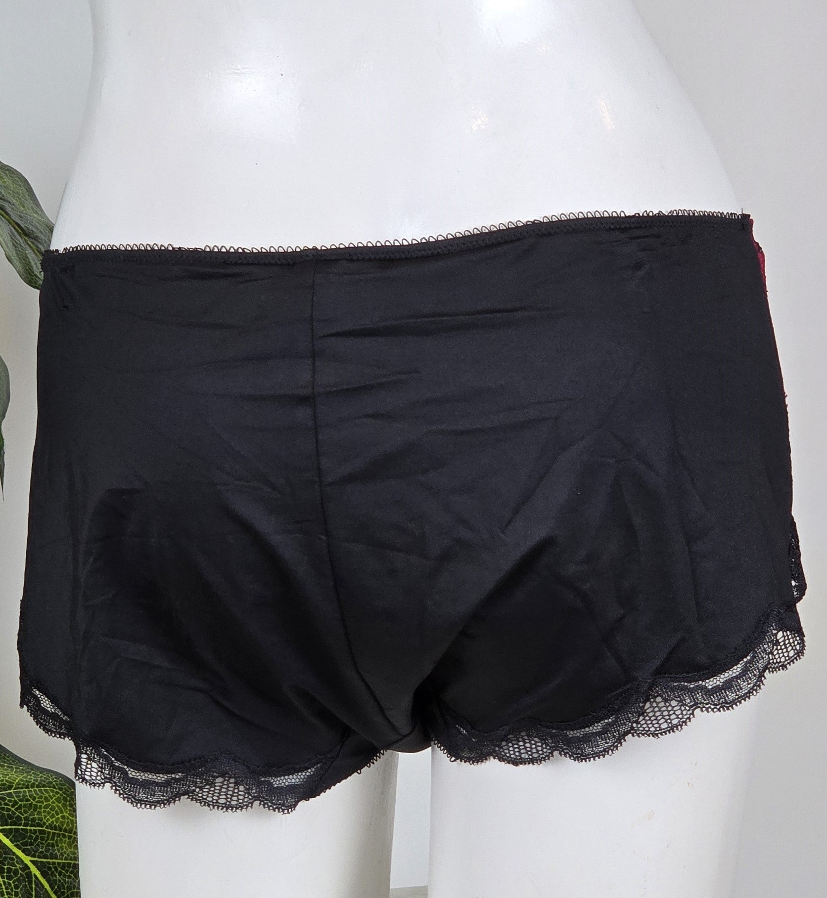 M&S Flatter Me Special Glamour Floral Lace Scallop Shorts