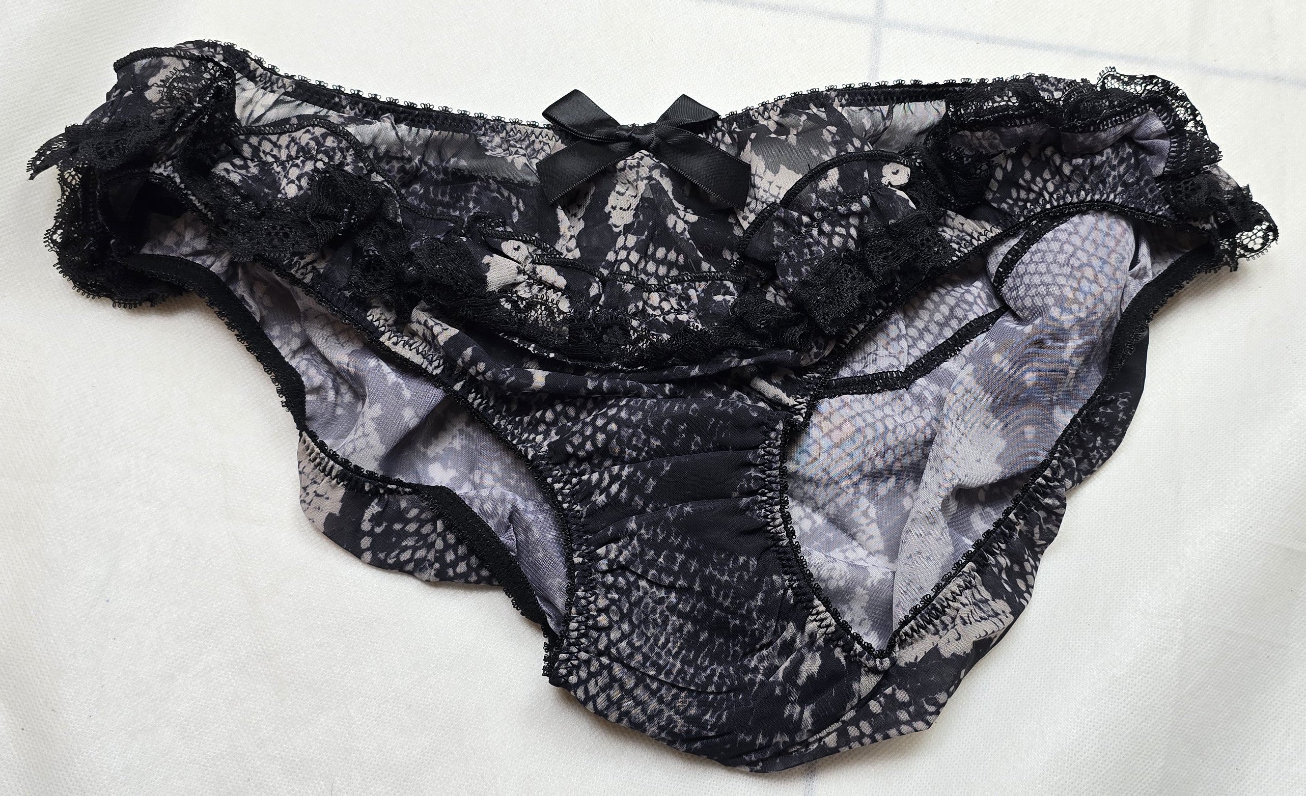 La Senza Snake Lace Frill Scrunch Brief